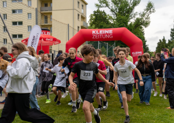 Schüler laufen beim LaufWunder in Graz.