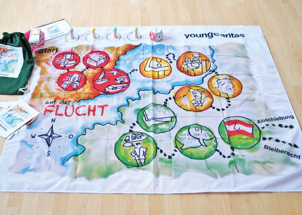Ein interaktives Spielbrett mit dem Titel 'auf der FLUCHT', das Aspekte von Flucht und Asyl darstellt. Spielsteine und Würfel sind sichtbar.