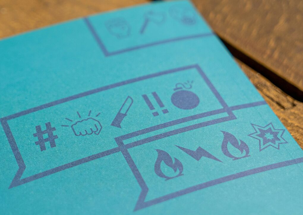 Ausdruck von Emojis, die unter anderem Bomben, Fäuste oder Feuer darstellen.