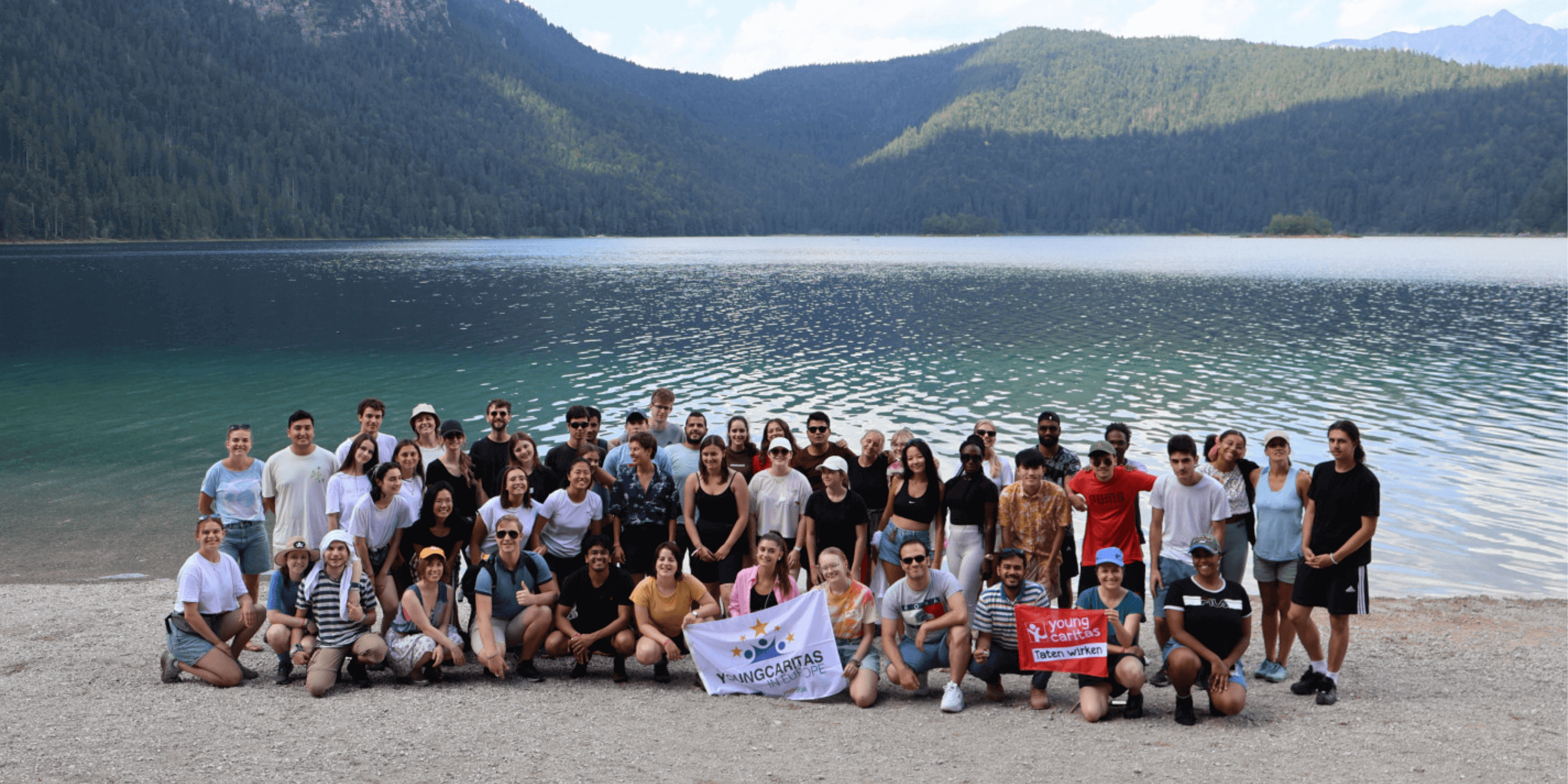 youngCaritas in Europe Summer University 2023 Gruppenfoto Eibsee